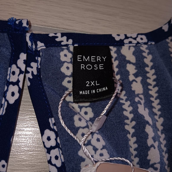 Women Plus Size Floral Print Belted Romper - Picture 16 of 16